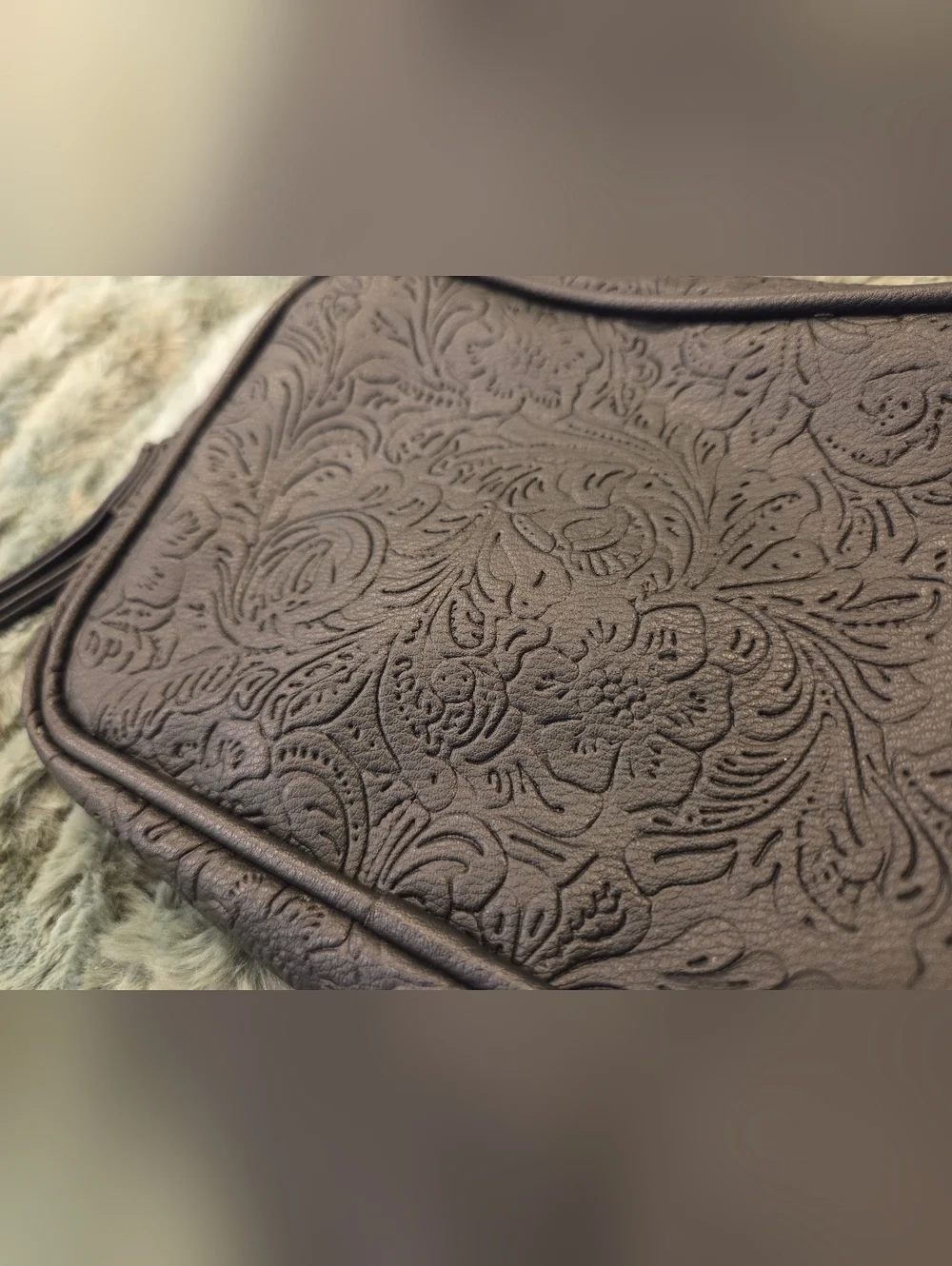 None compact wristlet